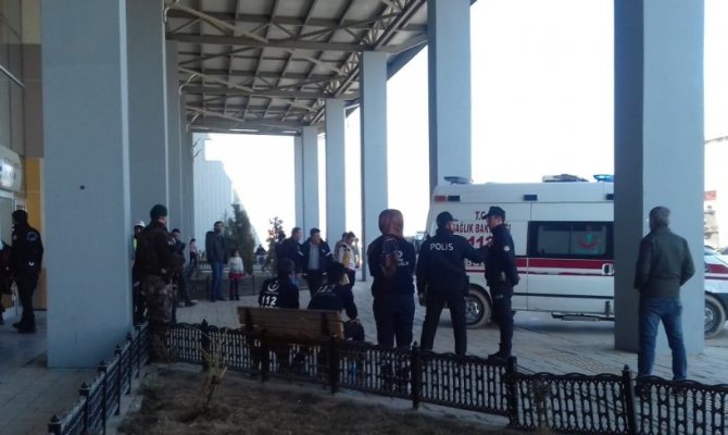 Polisleri taşıyan araçla yolcu minibüsü çarpıştı: 2 ölü, 15 yaralı