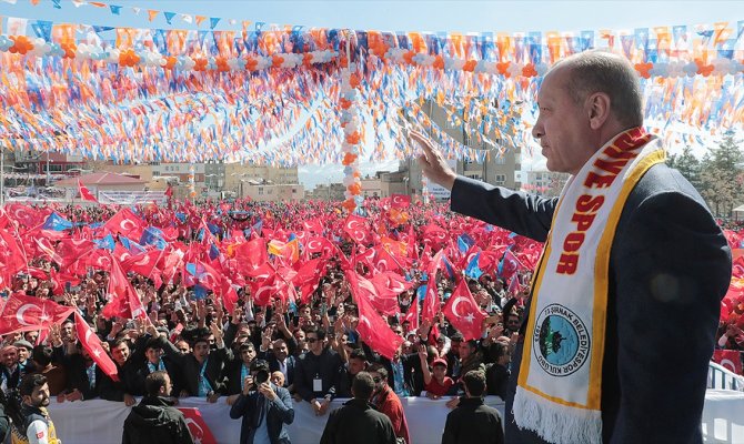 Her türlü ayrımcılık ve bölücülük ayaklarımızın altındadır