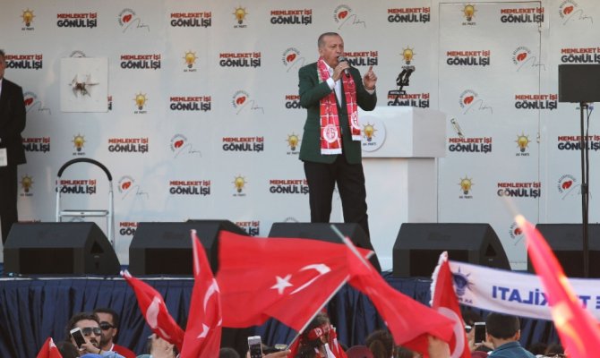 CHP’lileri de kurtaralım yoksa bu adam gitmez