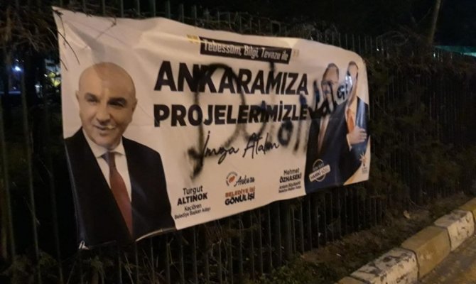 AK Parti afişlerine çirkin saldırı