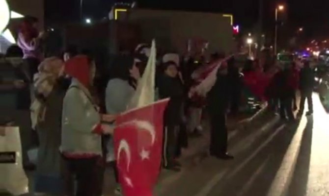 AK Partili vatandaşlar Kısıklı’da kutlamalara başladı