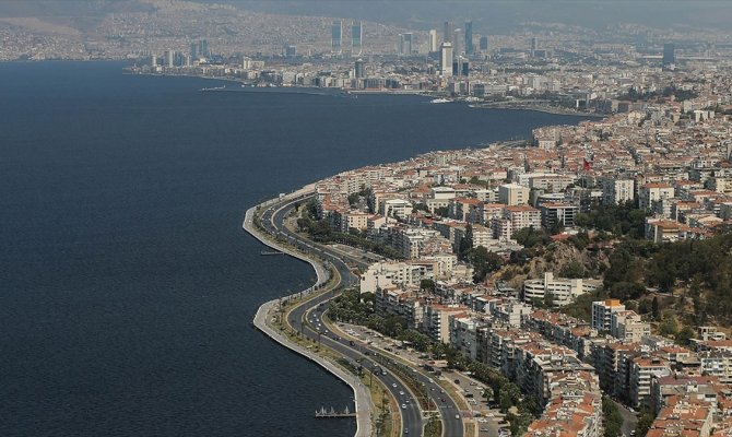 İzmir'de belediyeler 4 partiye dağıldı