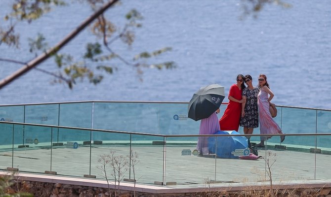 Antalya 3 ayda 571 bin turist ağırladı