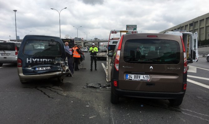 TEM’de zincirleme kazada trafik durma noktasına geldi