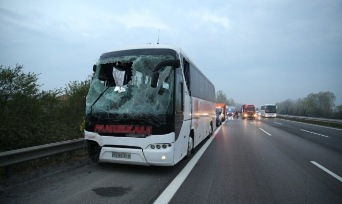 Yolcu otobüsü devrildi: 30 kişi yaralandı