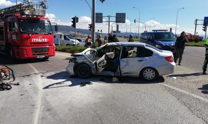 Kahramanmaraş'ta Ambulansla otomobil çarpıştı: 1’i bebek 9 yaralı