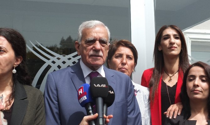 Ahmet Türk mazbatasını aldı