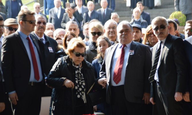 Turgut Özal, vefatının yıl dönümünde kabri başında anıldı