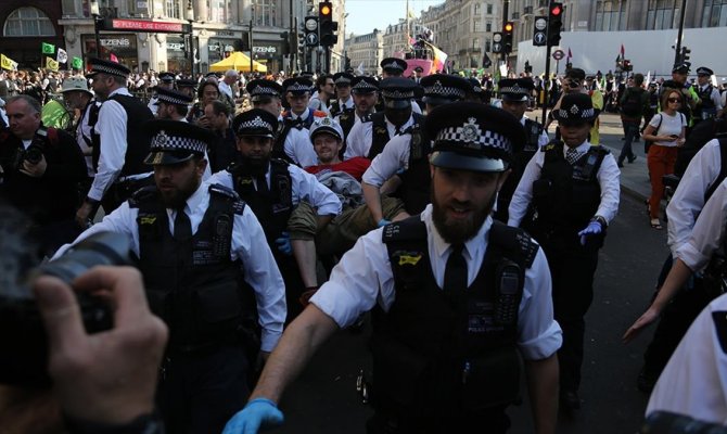 Londra'daki çevreci işgal eyleminde gözaltı sayısı 682 oldu