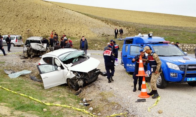 Nişanlısıyla tartışan sürücü felakete yol açtı: 2 ölü