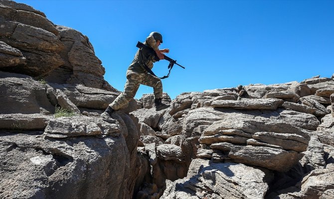 Diyarbakır'da 3 PKK'lı terörist etkisiz hale getirildi