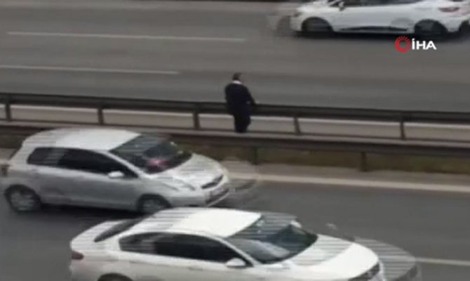 Trafiğe aldırmadı canını hiçe saydı