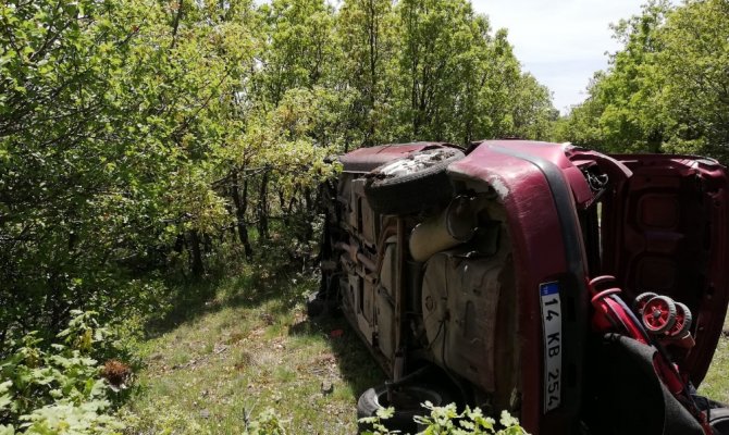 Ankara’da araç şarampole yuvarlandı: 1’i çocuk 4 yaralı