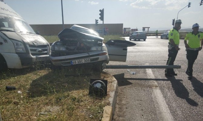 Kahramanmaraş’ta minibüs ile otomobil çarpıştı