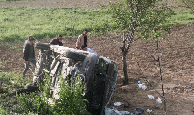 İşçileri taşıyan midibüs devrildi: 7 yaralı