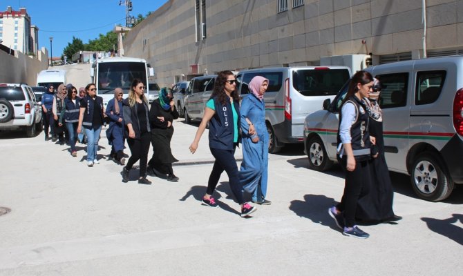 FETÖ’nün kadın yapılanması çökertildi