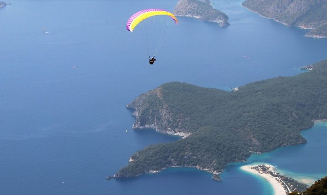 Bayramda 7 bin 421 kişi Babadağ'da yamaç paraşütü yaptı