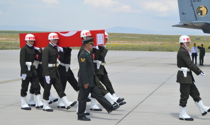 Şehit askerin naaşı memleketi Ağrı’ya getirildi