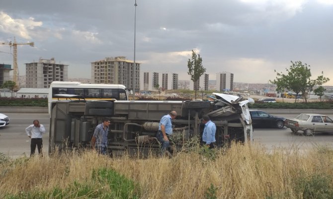 Ankara’da işçi servisi kaza yaptı:14 yaralı