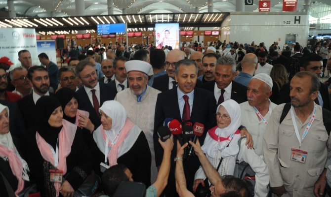 Hac kafilesini Vali Yerlikaya uğurladı