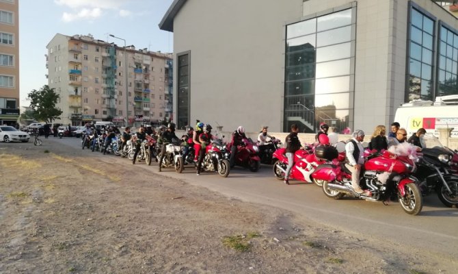 100 motorla düğün konvoyu