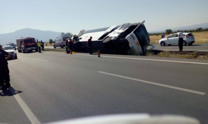 Turistleri taşıyan tur otobüsü kaza yaptı: 4 yaralı