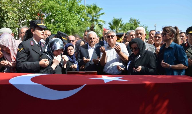 Şehit Üsteğmen Kargın son yolculuğuna uğurlandı