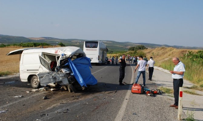 Manisa’da feci kaza: 6 ölü, 22 yaralı