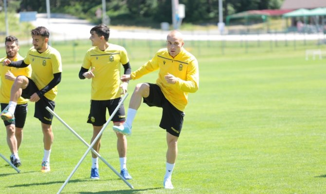 Gökhan Töre yeni takımıyla ilk antrenmanına çıktı