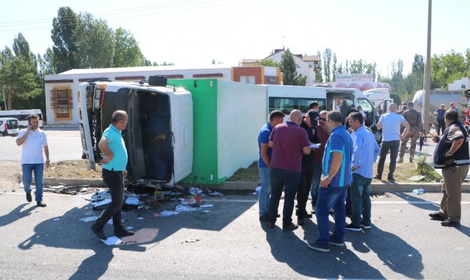 Göreve giden özel harekat polisleri kaza yaptı: 6 yaralı