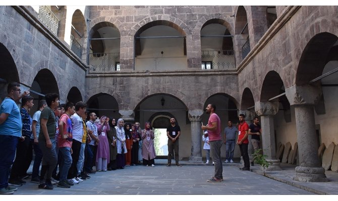 Üç asırlık medrese yeni yüzüyle ziyaretçilerini ağırlıyor