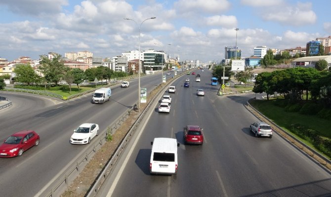 Bayram tatili nedeniyle İstanbul boşaldı, trafik rahatladı