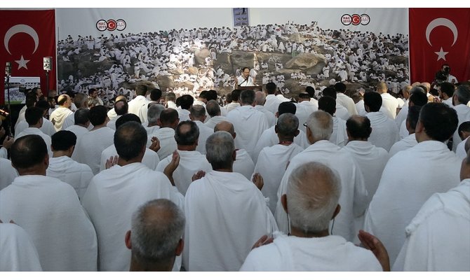 Diyanet İşleri Başkanı Erbaş Vakfe duasını yaptırdı