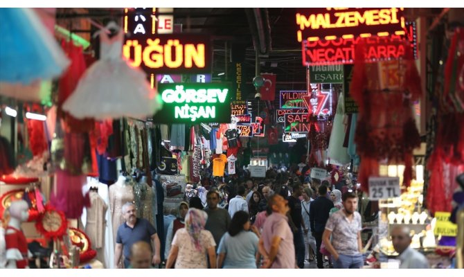 Tarihi çarşıda bayram hareketliliği