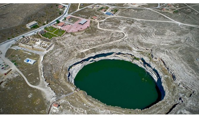 Tarihi han ve obruk gölü turizmin gözdesi olacak