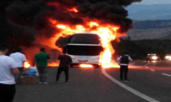 Yine otobüs yangını:50 yolcu ölümden döndü