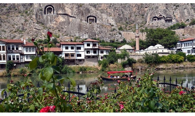 'Şehzadeler şehri' bayramda 30 bin kişiyi ağırladı