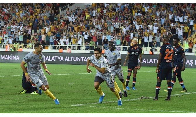 Yeni Malatyaspor 3 puanı 3 golle aldı