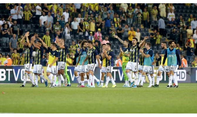 Fenerbahçe evindeki açılış maçlarında sorun yaşamıyor