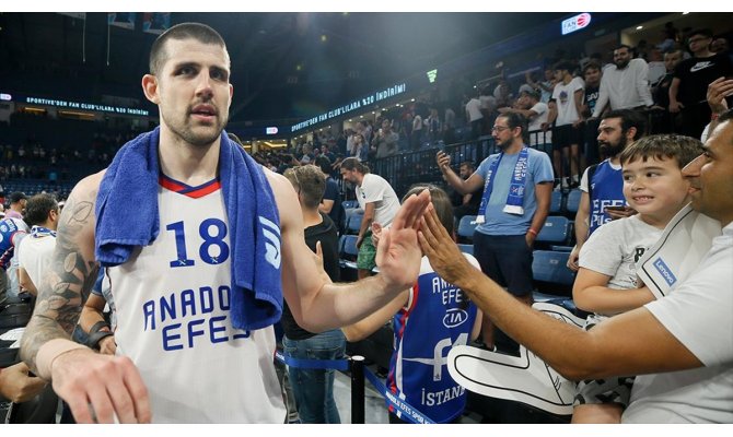 Anadolu Efes'te Moerman ameliyat edildi