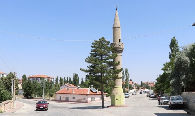 Görenleri Şaşırtan Camisiz Minare