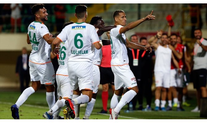 Alanyaspor evinde rahat kazandı