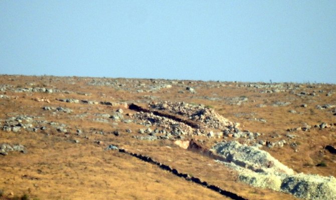 Seyyade Dağında teröristler hendekleri terk ediyor