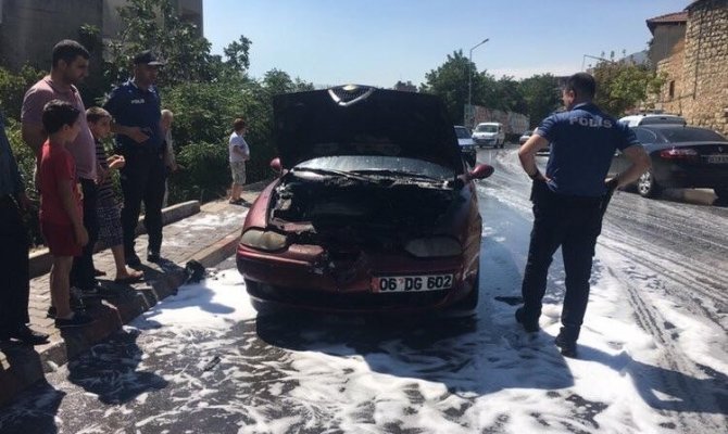 Kahramanmaraş'ta Seyir halindeki otomobil alev aldı