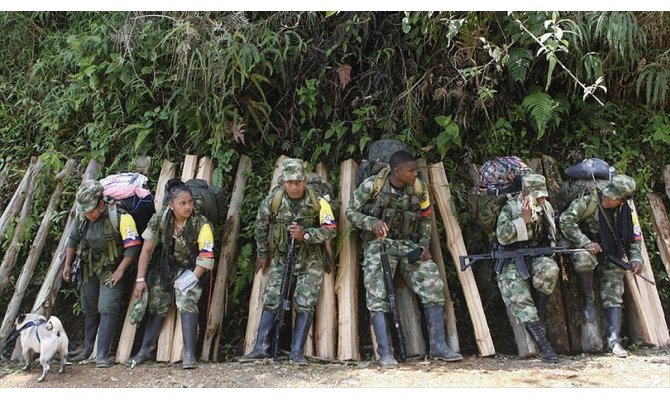 Eski FARC liderleri yeniden silahlanıyor