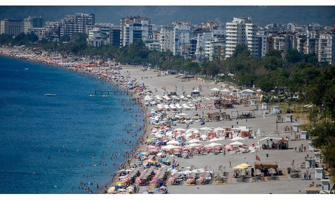 Antalya'ya 8 ayda 10 milyondan fazla turist geldi