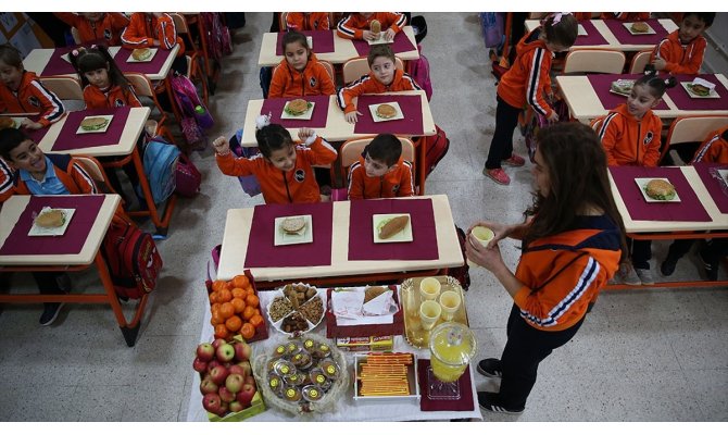 Bakan Koca'dan okul döneminde beslenme uyarıları