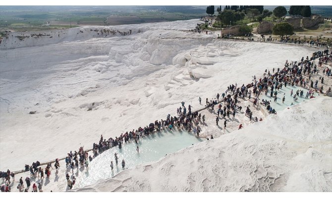 Pamukkale'ye üç ayda 1 milyon ziyaretçi