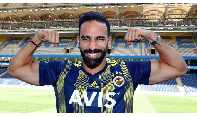 Fenerbahçeli futbolcu Adil Rami: Fenerbahçe ile şampiyonluk yaşamak istiyorum