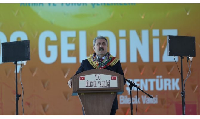 'Torunlarımıza özgür bir vatan teslim etmeye mecburuz'